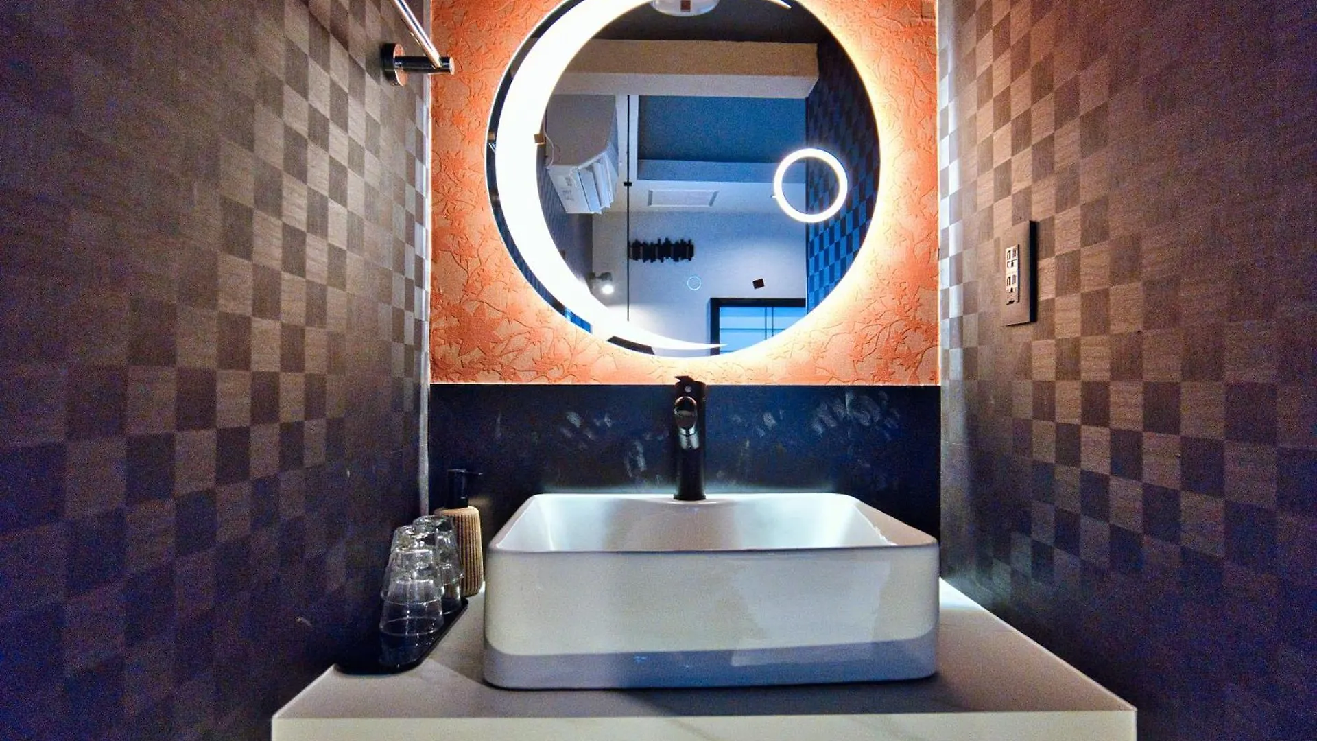 Tokyo Nook Apartment